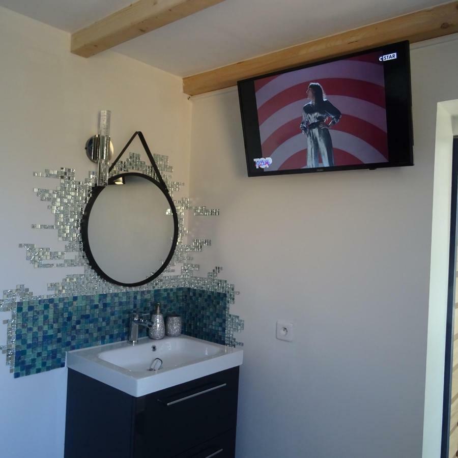 Hotel 2 Pieces Independant Avec Son Jardinet Prive Borgo  Exterior foto